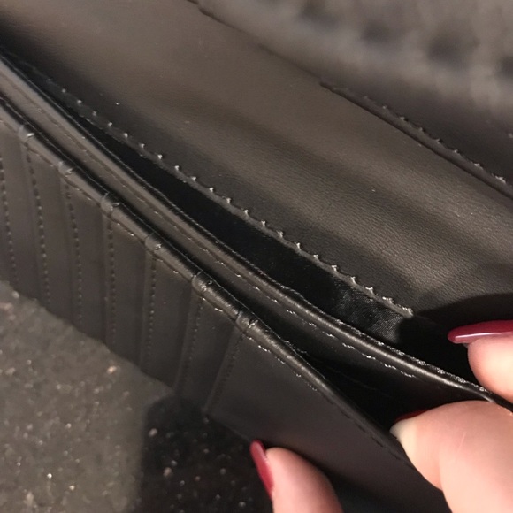 Guess Wallet - Picture 5 of 8